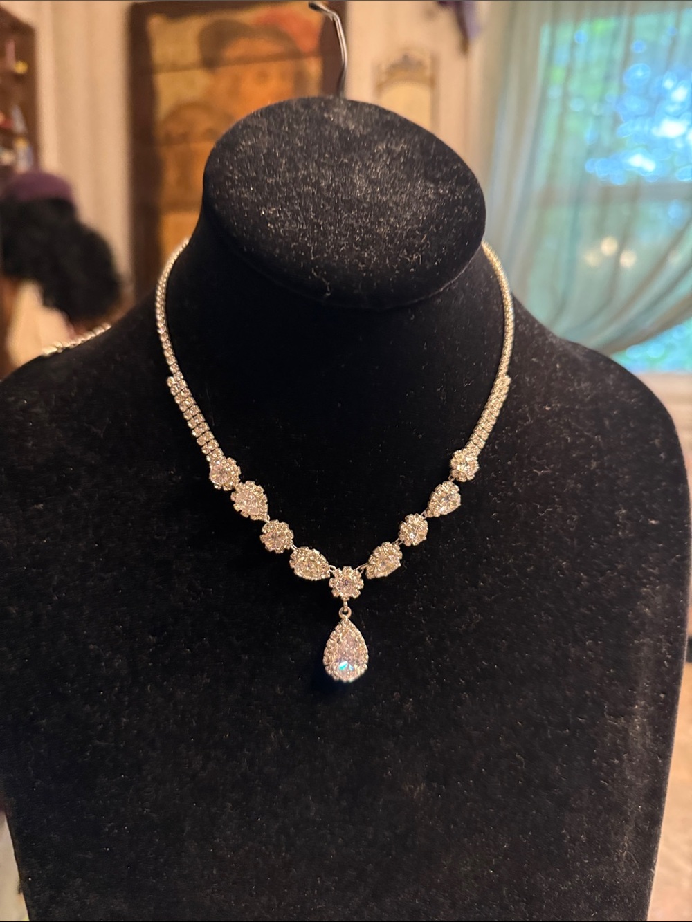 NWOT Silvertone crystal and rhinestone teardrop necklace w cubic Zircon